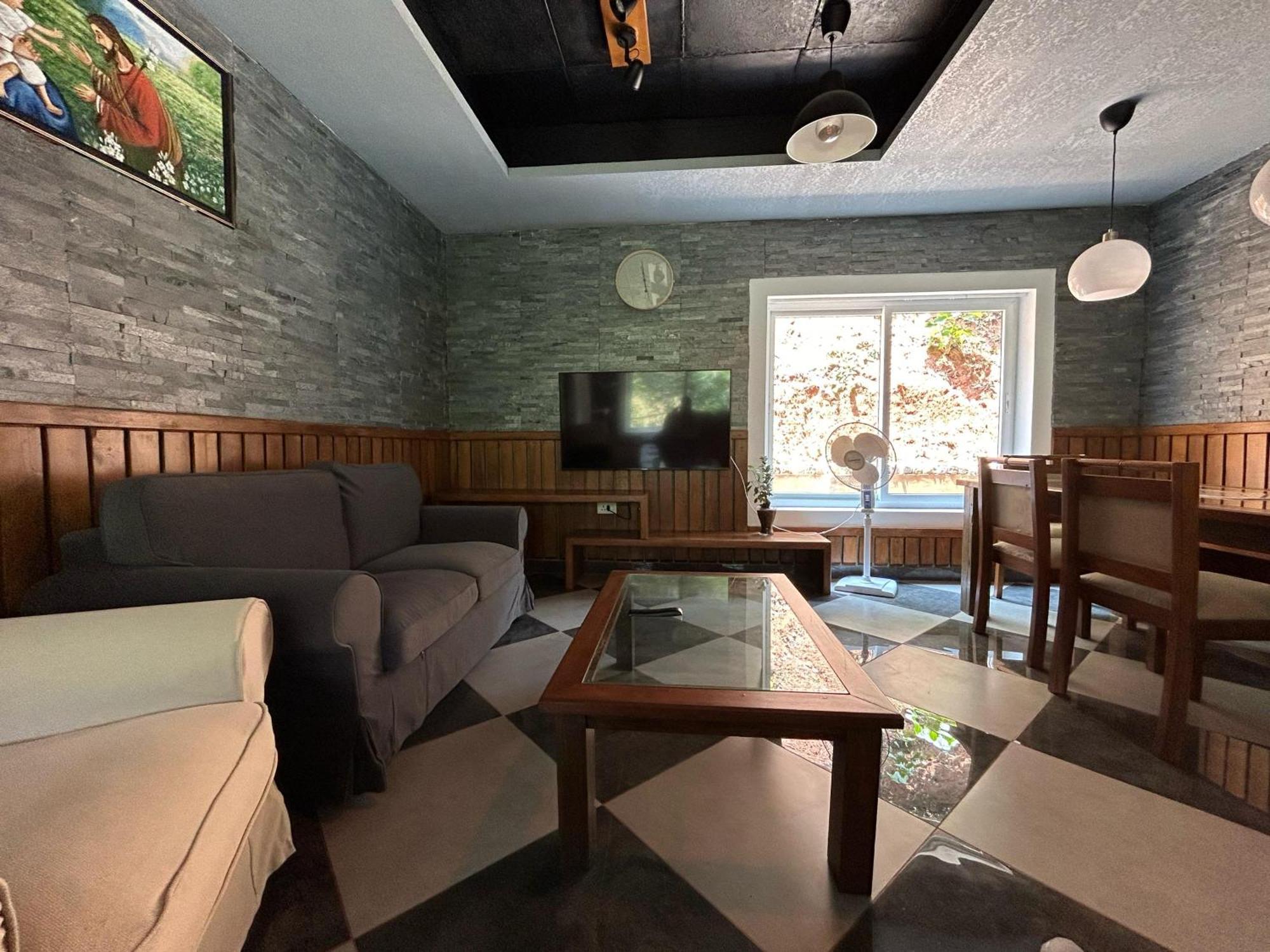 Kv By Halcyon Traveltech Apartment Anachal Luaran gambar