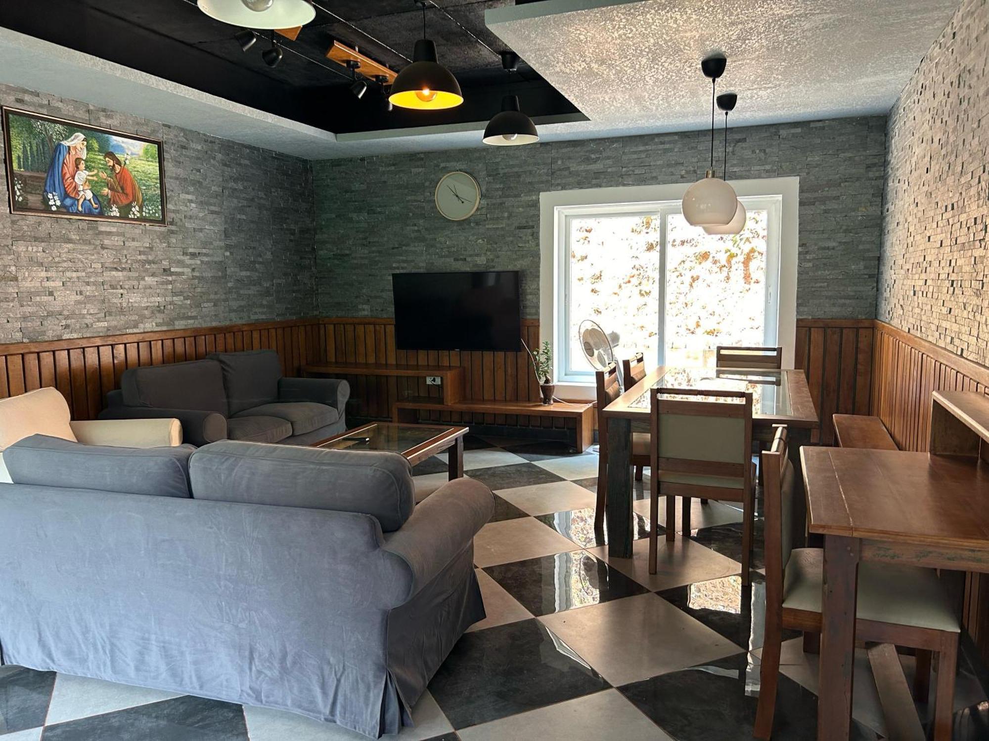 Kv By Halcyon Traveltech Apartment Anachal Luaran gambar