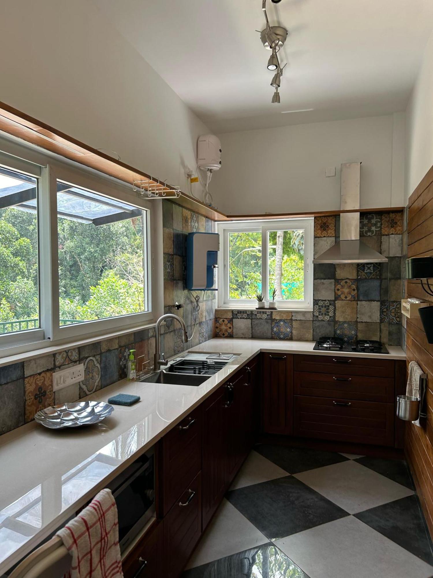 Kv By Halcyon Traveltech Apartment Anachal Luaran gambar