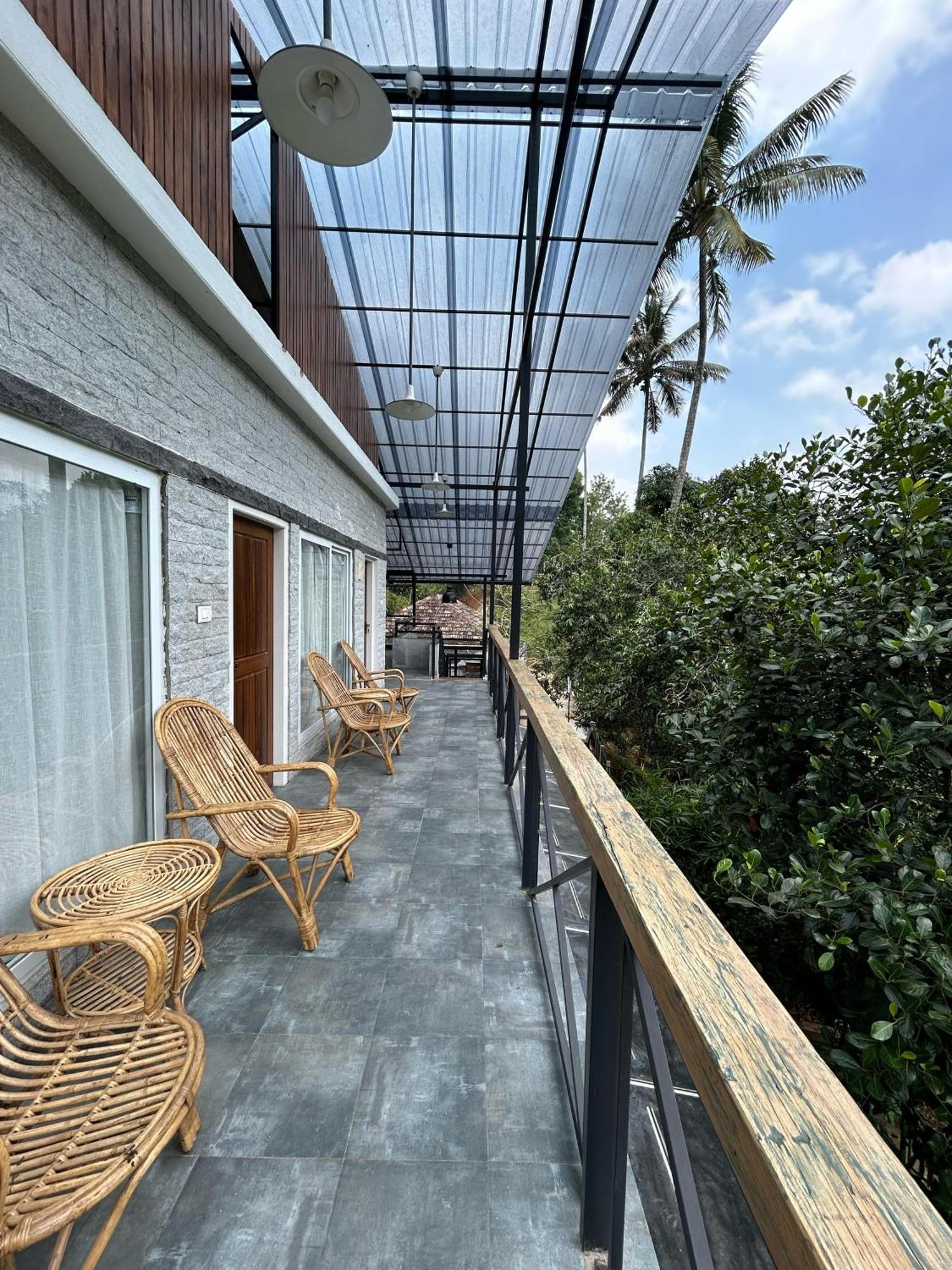 Kv By Halcyon Traveltech Apartment Anachal Luaran gambar
