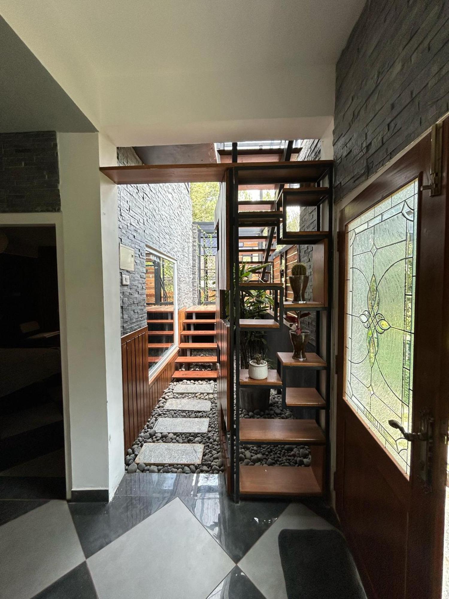 Kv By Halcyon Traveltech Apartment Anachal Luaran gambar