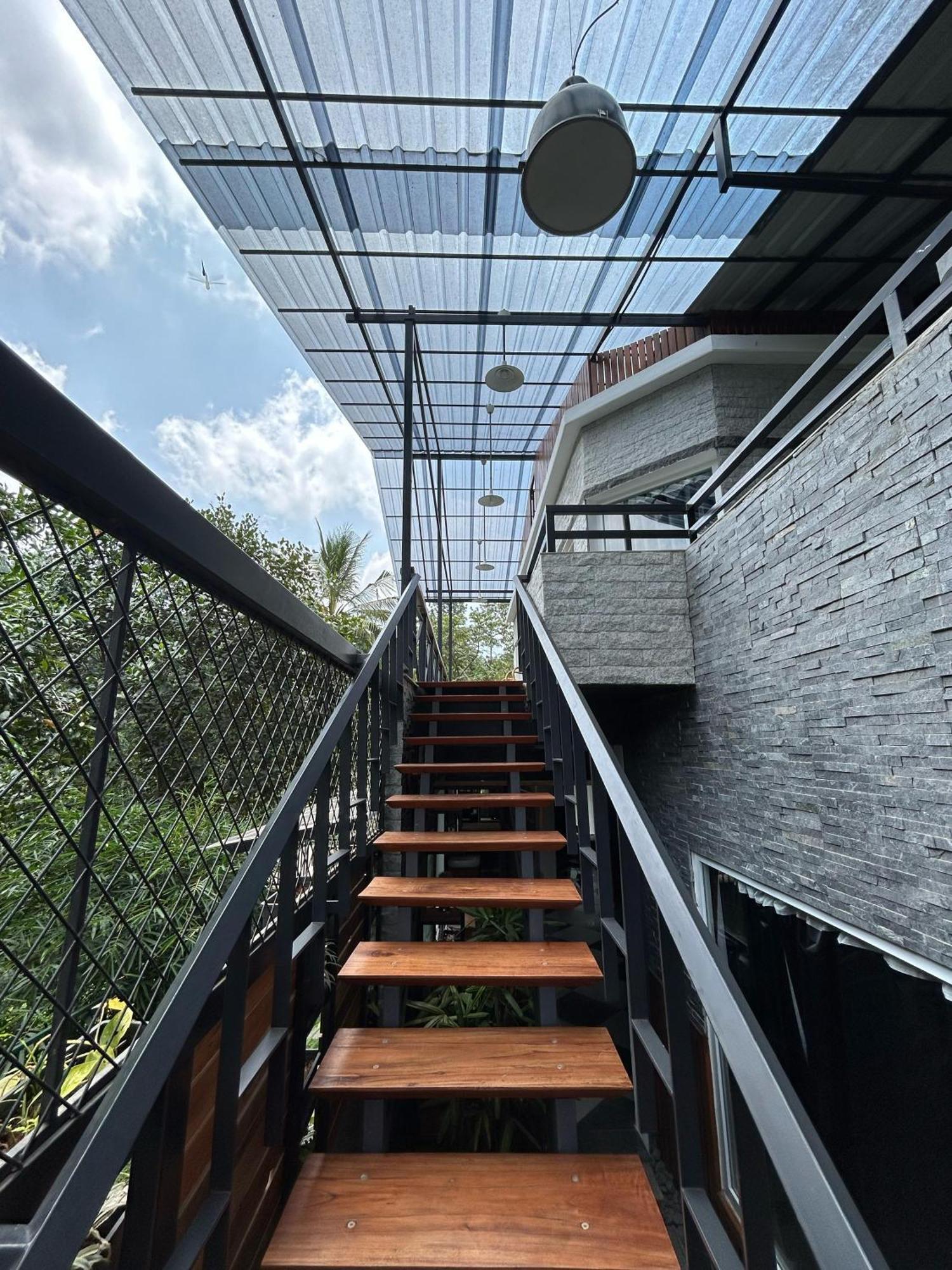 Kv By Halcyon Traveltech Apartment Anachal Luaran gambar